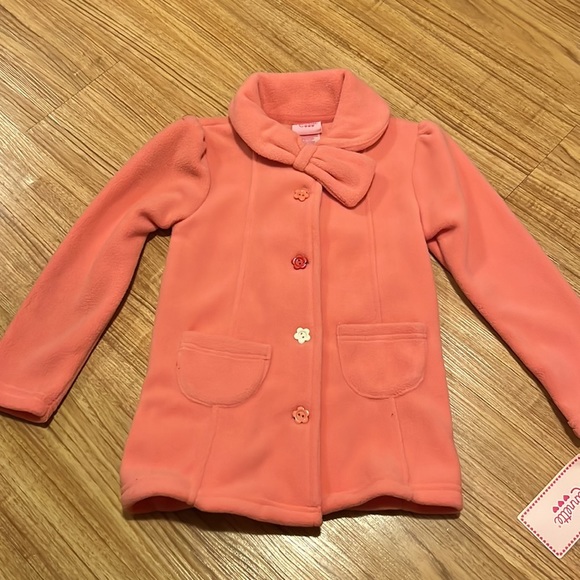 Girls Sweater. Size 6 - Picture 2 of 3